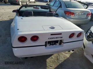 1987 Chevrolet Corvette z VIN 1G1YY3189H5124079, wystawiony jako Copart lot #77180974 z przebiegiem Nie podano mil oraz Szkoda całkowita • Salvage title. Historia ofert i sprzedaży dostępna na DreamBid. Obrazek 6.