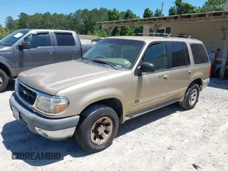 2000 Ford Explorer XLT z VIN 1FMZU73E4YZB70571, wystawiony jako IAAI lot #42317419 z przebiegiem 233 858 mil mil oraz . Historia ofert i sprzedaży dostępna na DreamBid. Obrazek 2.