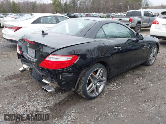 2015 Mercedes-Benz SLK-Class SLK 250 with VIN WDDPK4HA5FF111457, listed as a IAAI auction lot 41816350 with 35,524 mi miles. Bid and sale history available at carsss.com. Image 4.