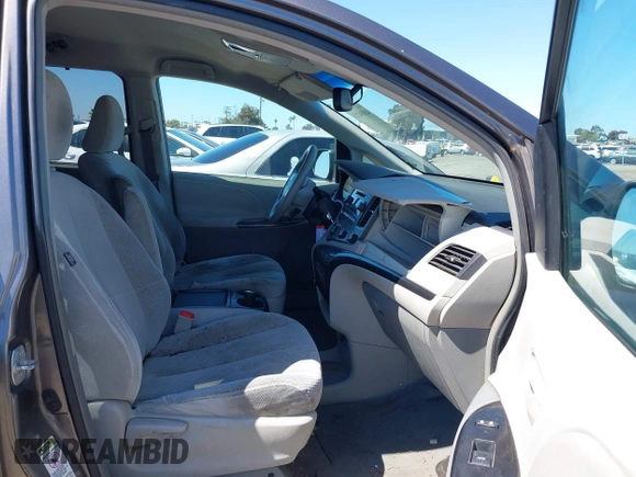 2011 Toyota Sienna LE AAS with VIN 5TDKK3DC0BS055346, listed as a IAAI auction lot 41834715 with 124,847 mi miles. Bid and sale history available at carsss.com. Image 5.