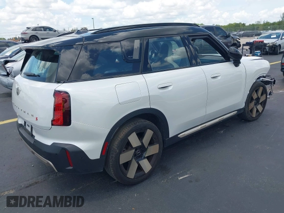 2025 MINI Countryman S with VIN WMZ23GA06S7R31166, listed as a IAAI auction lot 42393335 with 2,531 mi miles and . Bid and sale history available at DreamBid. Image 4.