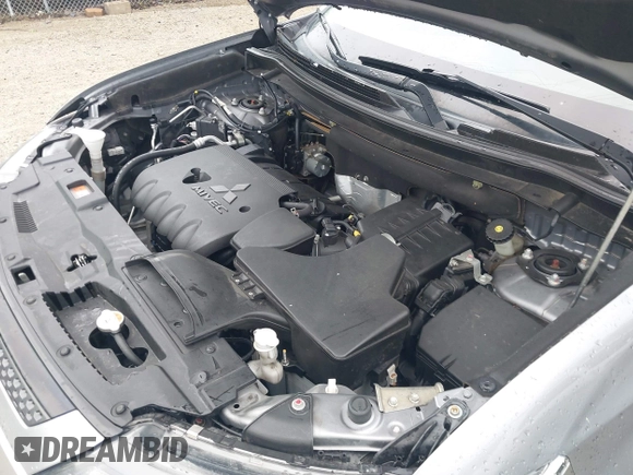2020 Mitsubishi Outlander SE z VIN JA4AD3A31LJ001086, wystawiony jako IAAI lot #42170611 z przebiegiem 88 367 mil mil oraz . Historia ofert i sprzedaży dostępna na DreamBid. Obrazek 10.