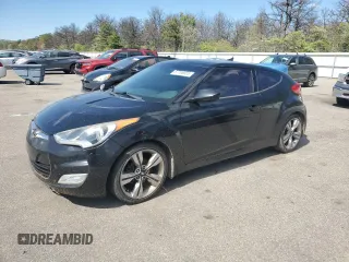 2013 Hyundai Veloster w/Gray Int z VIN KMHTC6ADXDU092253, wystawiony jako Copart lot #57708055 z przebiegiem 141 904 mil mil oraz Tytuł czysty. Historia ofert i sprzedaży dostępna na DreamBid. Obrazek 1.