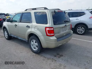2010 Ford Escape XLT z VIN 1FMCU9D72AKC78719, wystawiony jako IAAI lot #42467034 z przebiegiem Nie podano mil oraz . Historia ofert i sprzedaży dostępna na DreamBid. Obrazek 3.