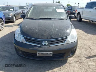 2011 Nissan Versa SL z VIN 3N1BC1CP9BL386800, wystawiony jako IAAI lot #42036291 z przebiegiem 212 859 mil mil oraz . Historia ofert i sprzedaży dostępna na DreamBid. Obrazek 6.