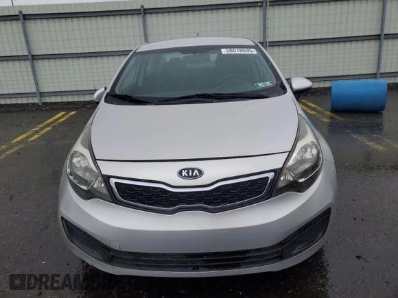 2013 Kia Rio LX z VIN KNADM4A30D6272845, wystawiony jako Copart lot #58018695 z przebiegiem 60 589 mil mil oraz Czysty tytuł • Clean title. Historia ofert i sprzedaży dostępna na DreamBid. Obrazek 5.