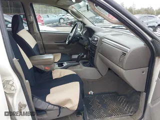 2004 Jeep Grand Cherokee Laredo with VIN 1J4GW48S54C393518, listed as a IAAI auction lot 41984570 with 187,066 mi miles. Bid and sale history available at carsss.com. Image 5.