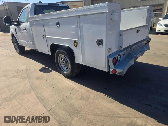 2022 Ford F-350 with VIN 1FDRF3E67NEC97018, listed as a Copart auction lot 41948425 with 60,422 mi miles and Salvage title. Bid and sale history available at DreamBid. Image 3.