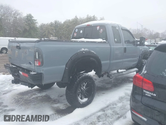 2006 Ford F-250 XL z VIN 1FTSX21526EB97324, wystawiony jako IAAI lot #41541311 z przebiegiem 73 721 mil mil oraz . Historia ofert i sprzedaży dostępna na DreamBid. Obrazek 4.