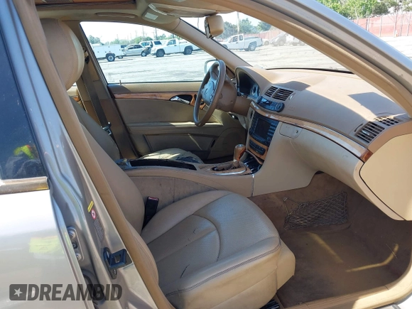 2008 Mercedes-Benz E 350 Luxury z VIN WDBUF56X88B352310, wystawiony jako IAAI lot #42314566 z przebiegiem 171 515 mil mil oraz . Historia ofert i sprzedaży dostępna na DreamBid. Obrazek 5.