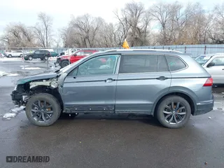 2022 Volkswagen Tiguan SE with VIN 3VV2B7AX2NM161365, listed as a IAAI auction lot 41588795 with 57,138 mi miles. Bid and sale history available at carsss.com. Image 14.