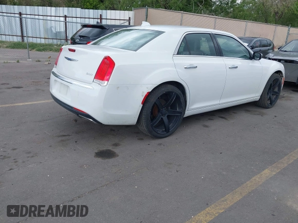 2019 Chrysler 300 Limited z VIN 2C3CCAEG9KH698188, wystawiony jako IAAI lot #42190234 z przebiegiem 62 817 mil mil oraz . Historia ofert i sprzedaży dostępna na DreamBid. Obrazek 4.