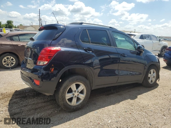 2022 Chevrolet Trax LT z VIN KL7CJLSM0NB546706, wystawiony jako Copart lot #55699805 z przebiegiem 7 010 mil mil oraz Czysty tytuł • Clean title. Historia ofert i sprzedaży dostępna na DreamBid. Obrazek 3.