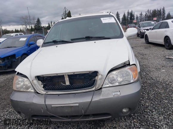 2005 Kia Sedona LX with VIN KNDUP132X56742698, listed as a IAAI auction lot 41637967 with 118,346 mi miles. Bid and sale history available at carsss.com. Image 13.