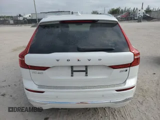 2023 Volvo XC60 Plus Bright Theme z VIN YV4L12RE2P1338733, wystawiony jako Copart lot #49918145 z przebiegiem 11 829 mil mil oraz Nie do naprawy • Non repairable. Historia ofert i sprzedaży dostępna na DreamBid. Obrazek 6.