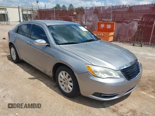 2013 Chrysler 200 Limited z VIN 1C3CCBCG6DN745406, wystawiony jako IAAI lot #42349023 z przebiegiem 113 872 mil mil oraz . Historia ofert i sprzedaży dostępna na DreamBid. Obrazek 1.
