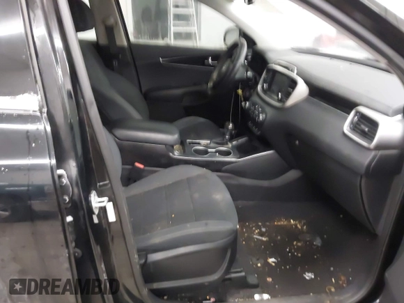 2018 Kia Sorento LX with VIN 5XYPG4A32JG383316, listed as a IAAI auction lot 41578609 with 1 mi miles. Bid and sale history available at carsss.com. Image 5.