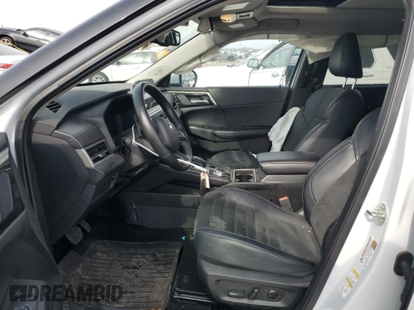 2024 Mitsubishi Outlander SE z VIN JA4J4VA88RZ020090, wystawiony jako Copart lot #45466615 z przebiegiem 41 644 mil mil oraz Szkoda całkowita • Salvage title. Historia ofert i sprzedaży dostępna na DreamBid. Obrazek 7.