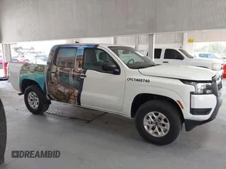 2025 Nissan Frontier S z VIN 1N6ED1EKXSN601669, wystawiony jako IAAI lot #42171057 z przebiegiem 801 mil mil oraz . Historia ofert i sprzedaży dostępna na DreamBid. Obrazek 14.