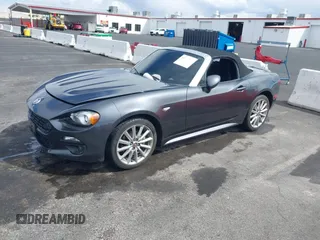 2018 FIAT 124 Spider Classica z VIN JC1NFAEK3J0137856, wystawiony jako IAAI lot #41959793 z przebiegiem 49 513 mil mil oraz . Historia ofert i sprzedaży dostępna na DreamBid. Obrazek 2.
