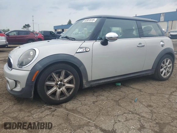 2011 MINI Hardtop S with VIN WMWSV3C58BTY11580, listed as a Copart auction lot 62081615 with 112,336 mi miles and Salvage title. Bid and sale history available at DreamBid. Image 1.