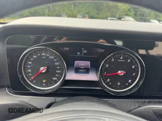 2017 Mercedes-Benz E 300 Luxury with VIN WDDZF4KB8HA193103, listed as a Copart auction lot 64772685 with 138,501 mi miles and Clean title. Bid and sale history available at DreamBid. Image 8.