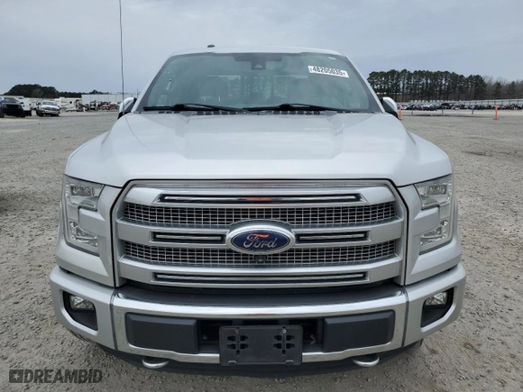 2015 Ford F-150 XLT w/HD Payload Pkg with VIN 1FTFW1EG3FFC28424, listed as a Copart auction lot 48205035 with 267,354 mi miles and Clean Title. Bid and sale history available at carsss.com. Image 5.