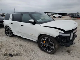 2024 Rivian R1S Adventure z VIN 7PDSGABA7RN034025, wystawiony jako Copart lot #55949335 z przebiegiem 14 429 mil mil oraz Szkody całkowita. Historia ofert i sprzedaży dostępna na DreamBid. Obrazek 4.