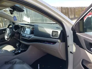 2017 Toyota Highlander XLE z VIN 5TDJZRFH4HS453655, wystawiony jako IAAI lot #41806202 z przebiegiem 152 567 mil mil oraz . Historia ofert i sprzedaży dostępna na DreamBid. Obrazek 5.
