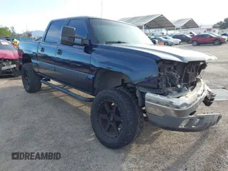 2005 Chevrolet Silverado 1500 LS with VIN 2GCEC13T651118378, listed as a IAAI auction lot 41933525 with 207,633 mi miles. Bid and sale history available at carsss.com. Image 1.