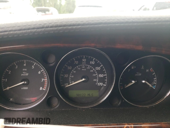 2005 Jaguar XJ Vanden Plas z VIN SAJWA82C15SG37427, wystawiony jako Copart lot #60749795 z przebiegiem 90 122 mil mil oraz Czysty tytuł • Clean title. Historia ofert i sprzedaży dostępna na DreamBid. Obrazek 9.