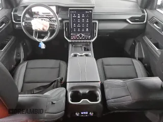 2024 GMC Acadia AWD Elevation z VIN 1GKENNKSXRJ196706, wystawiony jako Copart lot #83620704 z przebiegiem 8009 mil mil oraz Czysty tytuł • Clean title. Historia ofert i sprzedaży dostępna na DreamBid. Obrazek 8.