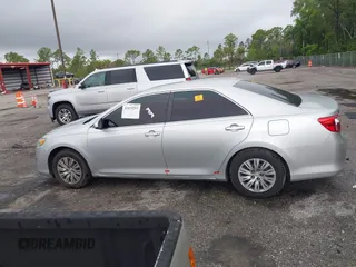 2012 Toyota Camry L z VIN 4T1BF1FK3CU047697, wystawiony jako IAAI lot #42419293 z przebiegiem 56 082 mil mil oraz . Historia ofert i sprzedaży dostępna na DreamBid. Obrazek 14.
