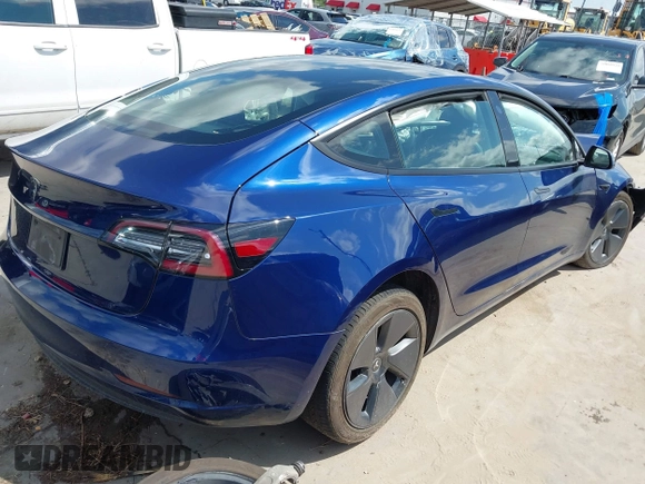 2023 Tesla Model 3 z VIN 5YJ3E1EA8PF403743, wystawiony jako IAAI lot #42076747 z przebiegiem 58 399 mil mil oraz . Historia ofert i sprzedaży dostępna na DreamBid. Obrazek 4.