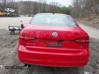 2015 Volkswagen Jetta Sedan 1.8T SE with VIN 3VWD17AJXFM303014, listed as a IAAI auction lot 41953494 with 92,145 mi miles. Bid and sale history available at carsss.com. Image 15.