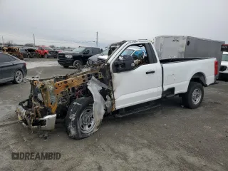 2023 Ford F-350 z VIN 1FTRF3AA1PED40639, wystawiony jako Copart lot #87178904 z przebiegiem Nie podano mil oraz Nie do naprawy • Non repairable. Historia ofert i sprzedaży dostępna na DreamBid. Obrazek 1.