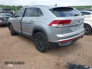 2020 Volkswagen Atlas SE with VIN 1V21E2CA4LC210687, listed as a IAAI auction lot 42382775 with 62,199 mi miles and . Bid and sale history available at DreamBid. Image 3.