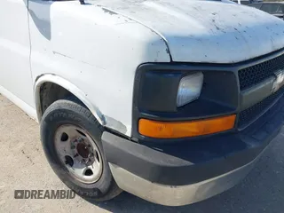 2008 Chevrolet Express Cargo Van with VIN 1GCGG25C181125426, listed as a IAAI auction lot 41726393 with 271,384 mi miles. Bid and sale history available at carsss.com. Image 6.
