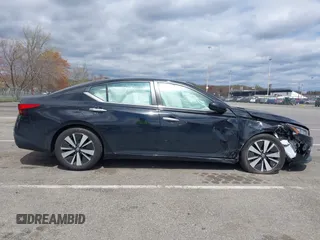 2022 Nissan Altima SV z VIN 1N4BL4DV8NN318591, wystawiony jako IAAI lot #42039464 z przebiegiem 73 129 mil mil oraz . Historia ofert i sprzedaży dostępna na DreamBid. Obrazek 13.