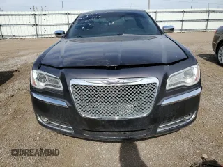 2013 Chrysler 300 C z VIN 2C3CCAKT2DH665649, wystawiony jako Copart lot #55963305 z przebiegiem 188 138 mil mil oraz Szkody całkowita. Historia ofert i sprzedaży dostępna na DreamBid. Obrazek 5.