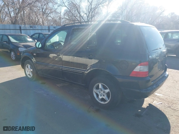 2001 Mercedes-Benz M-Class with VIN 4JGAB54E31A269408, listed as a IAAI auction lot 41642163 with 1 mi miles. Bid and sale history available at carsss.com. Image 3.