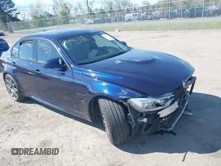 2017 BMW M3 z VIN WBS8M9C30H5G85693, wystawiony jako IAAI lot #42042371 z przebiegiem 110 221 mil mil oraz . Historia ofert i sprzedaży dostępna na DreamBid. Obrazek 1.