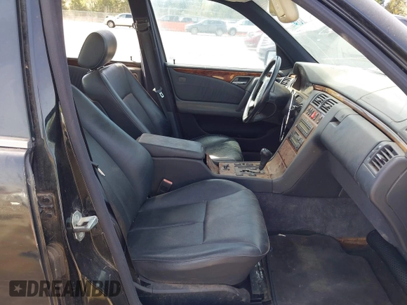 1998 Mercedes-Benz E-Class with VIN WDBJF65F1WA631361, listed as a IAAI auction lot 41870881 with 101,292 mi miles. Bid and sale history available at carsss.com. Image 5.