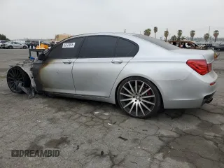 2012 BMW 7 Series 750i z VIN WBAKA8C5XCCY37933, wystawiony jako Copart lot #53122875 z przebiegiem Nie podano mil oraz Nie do naprawy • Non repairable. Historia ofert i sprzedaży dostępna na DreamBid. Obrazek 2.