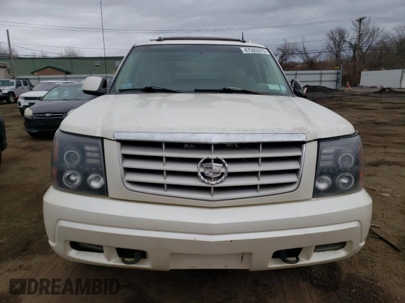 2003 Cadillac Escalade EXT z VIN 3GYEK63N13G145634, wystawiony jako Copart lot #47593375 z przebiegiem 287 512 mil mil oraz Nie do naprawy. Historia ofert i sprzedaży dostępna na DreamBid. Obrazek 5.