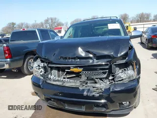 2009 Chevrolet Tahoe LTZ z VIN 1GNFC33J69R285570, wystawiony jako IAAI lot #41701424 z przebiegiem 165 811 mil mil oraz . Historia ofert i sprzedaży dostępna na DreamBid. Obrazek 12.