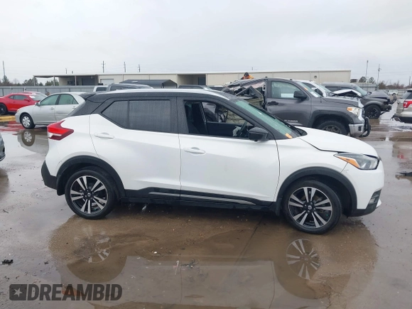 2020 Nissan Kicks SR z VIN 3N1CP5DV2LL533845, wystawiony jako IAAI lot #41551306 z przebiegiem 61 887 mil mil oraz . Historia ofert i sprzedaży dostępna na DreamBid. Obrazek 13.