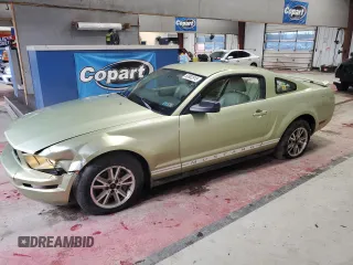 2005 Ford Mustang Deluxe z VIN 1ZVFT80N355163616, wystawiony jako Copart lot #53602915 z przebiegiem 176 798 mil mil oraz Szkoda całkowita • Salvage title. Historia ofert i sprzedaży dostępna na DreamBid. Obrazek 1.