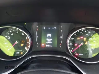 2019 Jeep Compass Altitude z VIN 3C4NJCBB3KT726640, wystawiony jako IAAI lot #41952843 z przebiegiem 51 844 mil mil oraz . Historia ofert i sprzedaży dostępna na DreamBid. Obrazek 7.