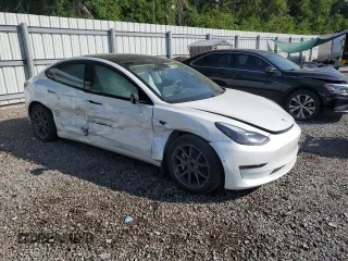 2022 Tesla Model 3 z VIN 5YJ3E1EA8NF348174, wystawiony jako Copart lot #53757025 z przebiegiem 38 722 mil mil oraz Nie do naprawy • Non repairable. Historia ofert i sprzedaży dostępna na DreamBid. Obrazek 4.